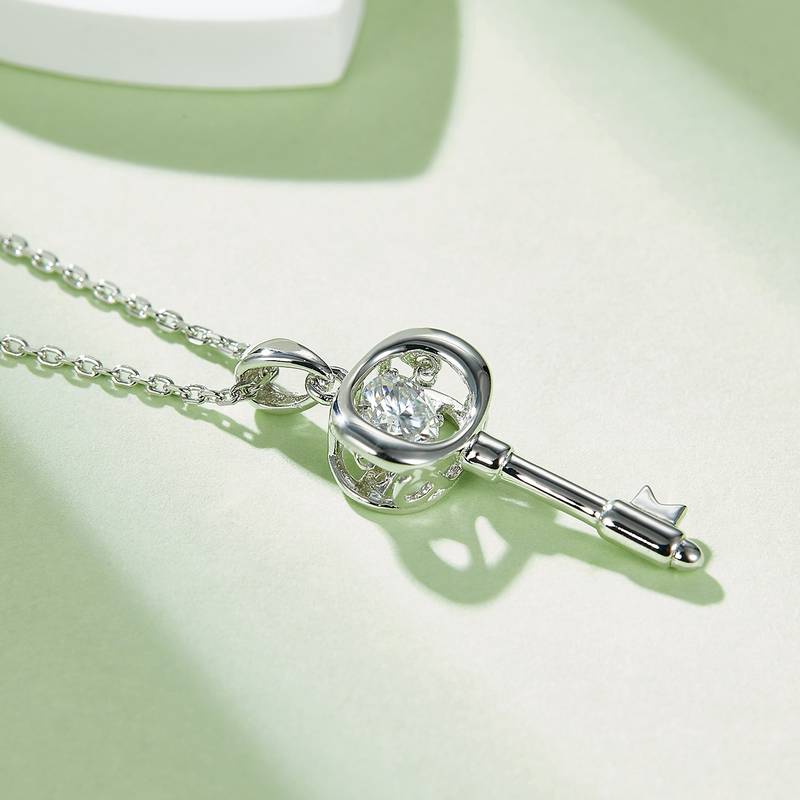 Dynamic Lock Love S925 Silver Plated Platinum Moissanite Diamond Necklace 50 Points D-Class
